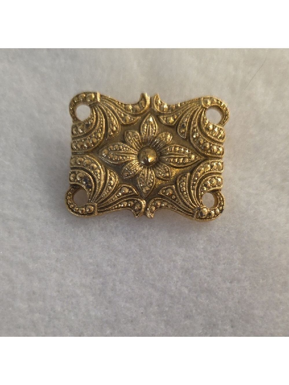 Elegant Gold Floral Brooch